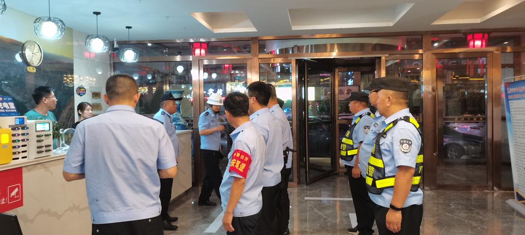 百千工程在推进 | 跟着社区民警看夏日里的平安烟火气