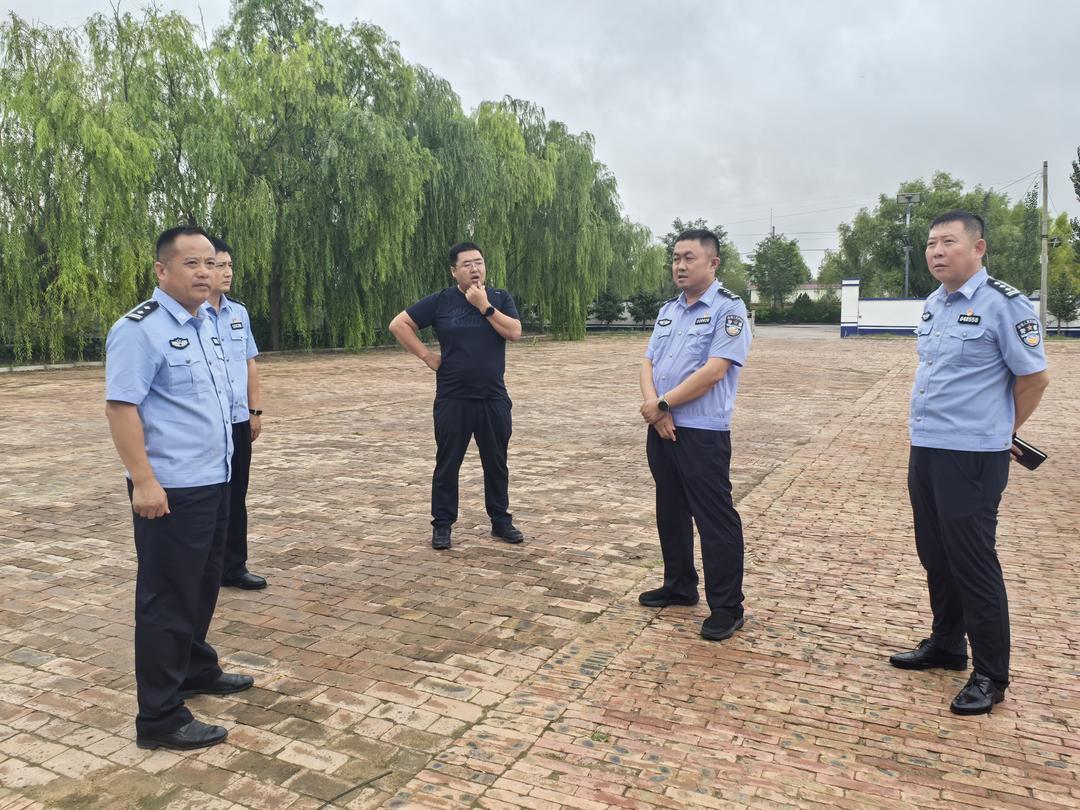 吴亮副县长深入基层派出所督导检查工作
