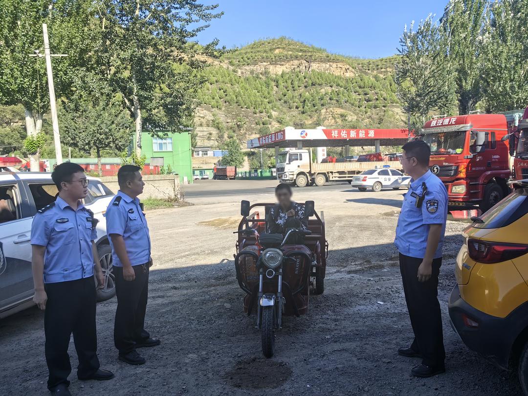 男子迷路忘归途 民警情暖回家路