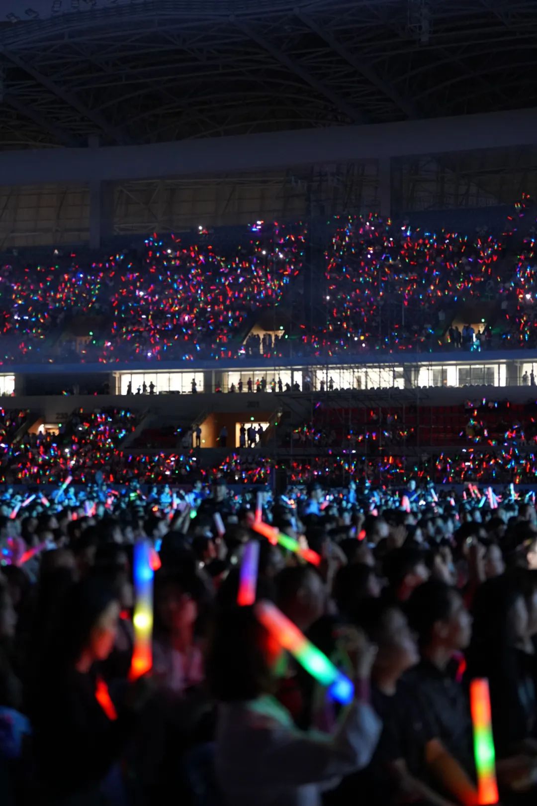 王力宏张韶涵等歌手唱响2024“清爽榆林” 2.3万余名观众共赴音乐盛宴