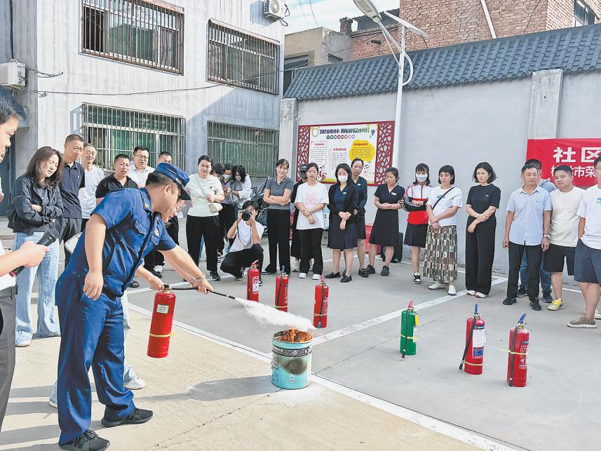榆阳区新明楼街道新楼社区开展灭火器使用宣传及演练活动