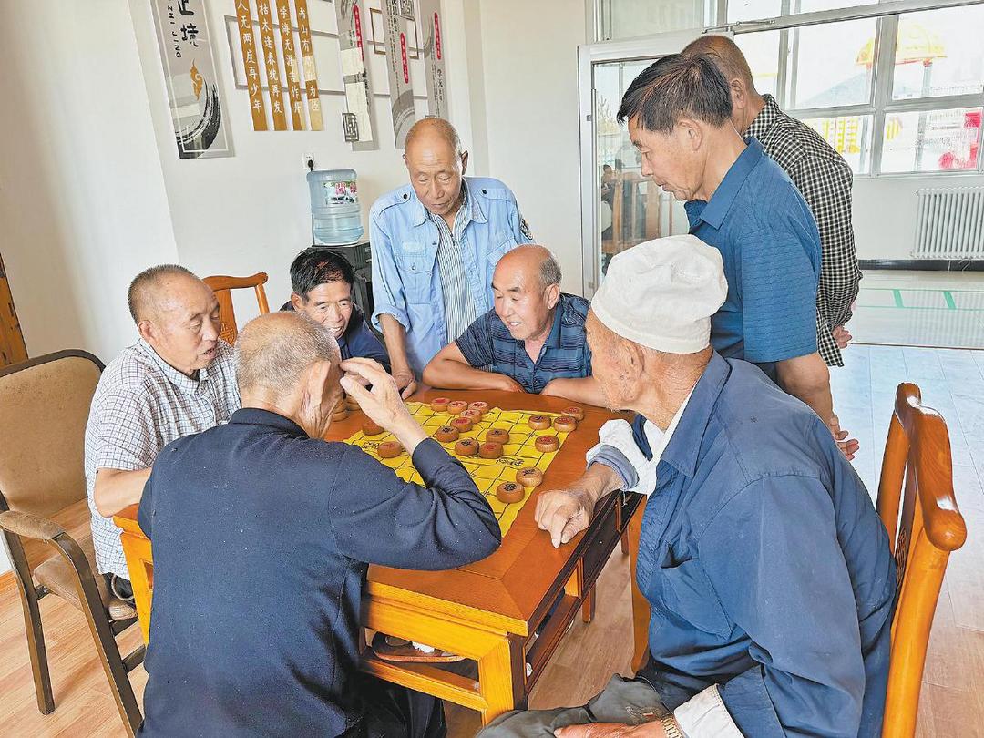 横山区雷龙湾镇沙峁村老年幸福院里幸福多