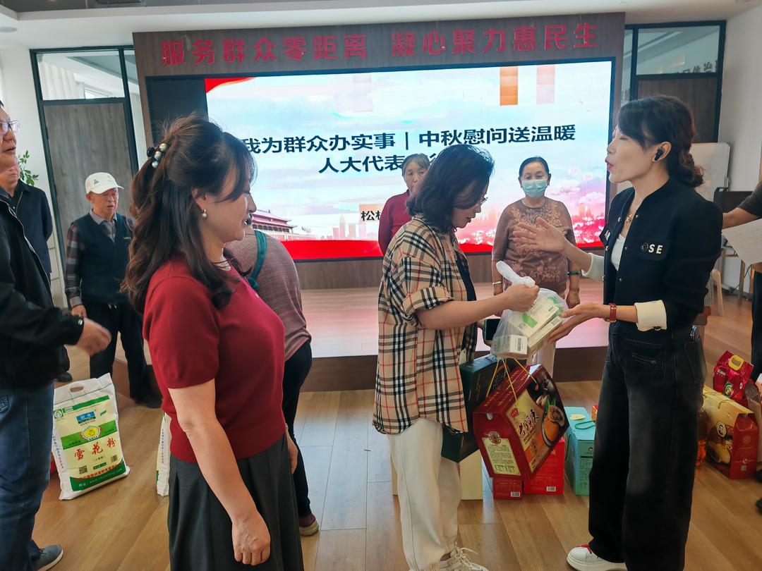 榆阳区航宇路街道松林路社区：节日感党恩 共话新时代