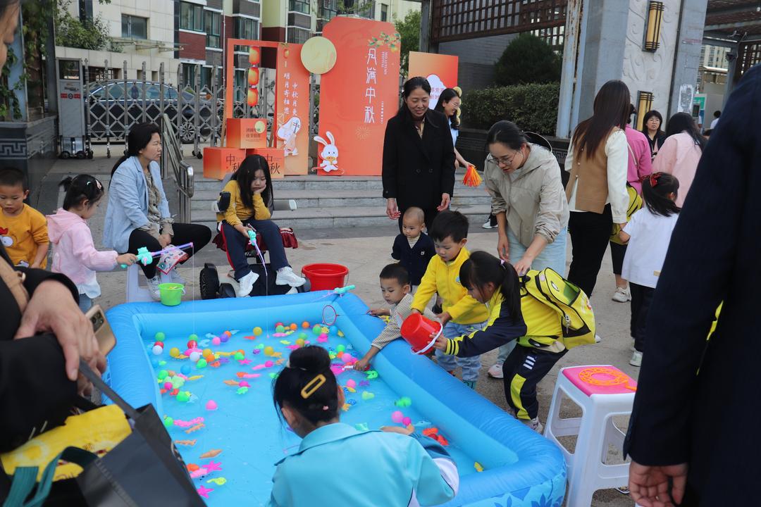 榆阳区沙河路街道雨润路社区开展“月圆人团圆 中秋共欢乐”中秋节主题活动