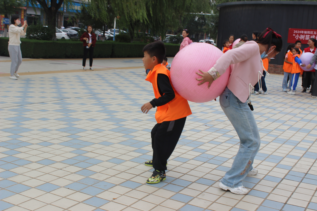 二里半社区亲子运动会：运动与亲情共舞，欢乐与幸福满溢中秋