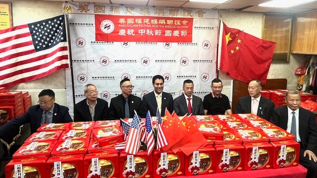 美国福建屿联谊会举办“庆祝中秋、喜迎国庆赠送月饼活动_图1-15