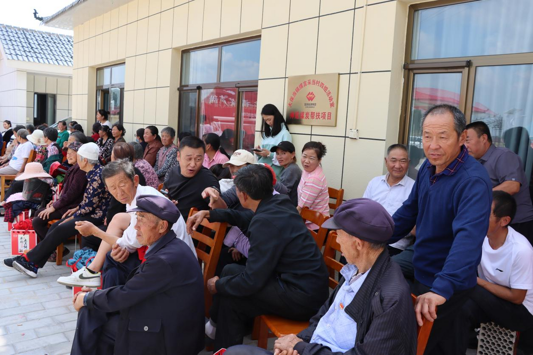 中秋佳节全村欢 幸福院里笑声甜——神木市大保当镇摆言采当村第四组开展庆中秋献爱心活动