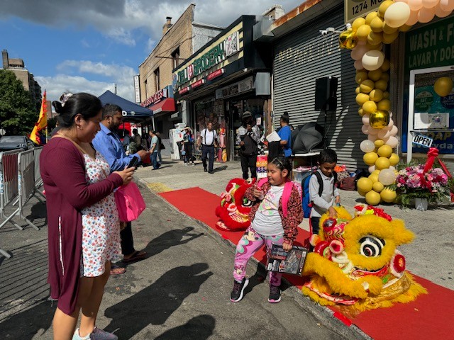 閩籍僑領陳金傑在纽约布朗士街上開辦洗衣店_图1-19