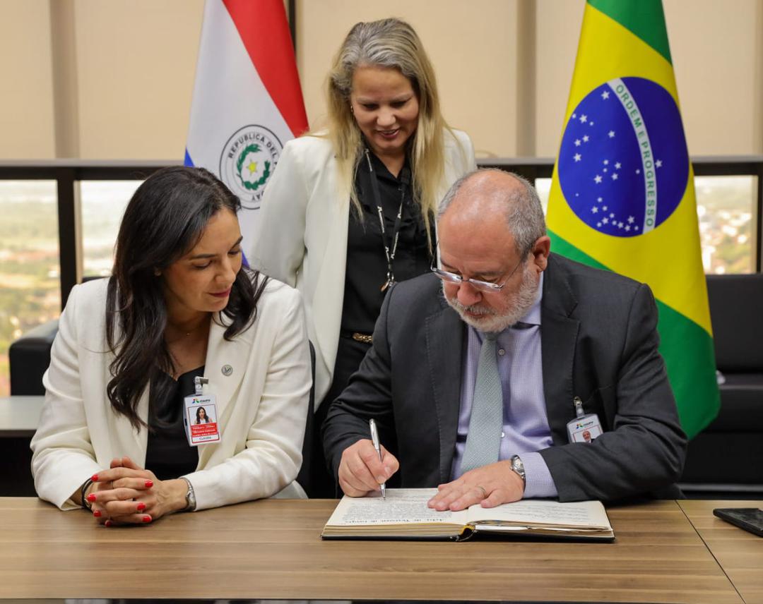 La Nación / Claudia Centurión asumió como miembro del Consejo de Itaipú