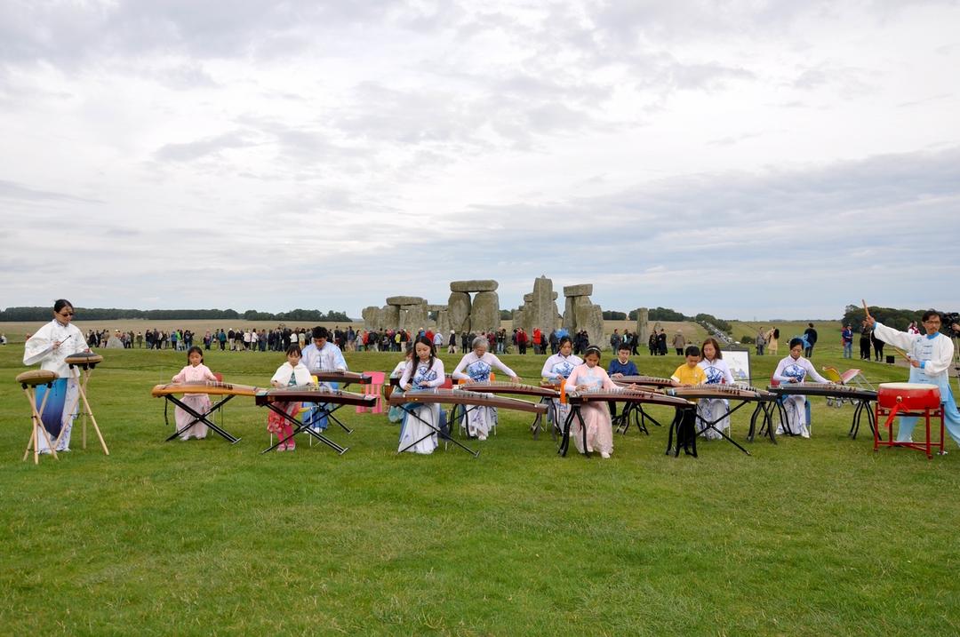 Long shot of people sitting at tables

Description automatically generated