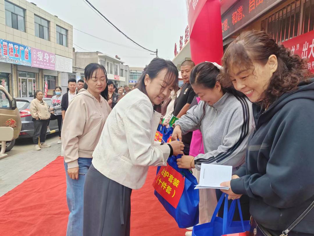 东岳路社区开展“邻里共聚庆国庆 共创美好展风采”庆祝新中国成立75周年群众性文娱系列活动