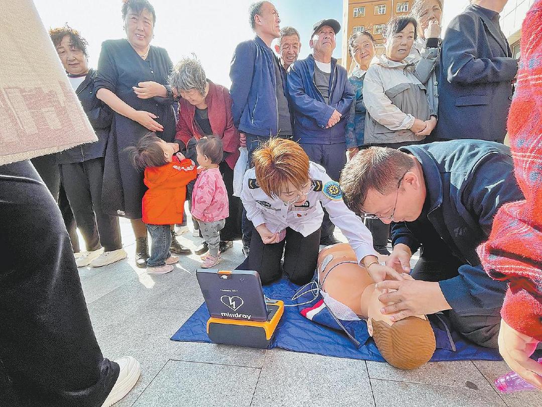 榆阳区明珠路街道三辰社区开展应急救护知识进社区活动