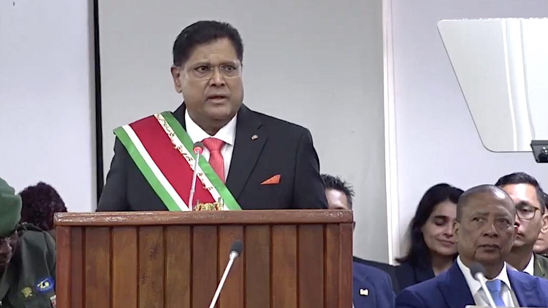 President Santokhi houdt laatste jaarrede, maakt datum verkiezingen bekend  – Suriname Herald