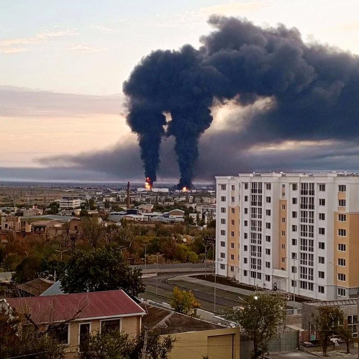 Incediu la cel mai mare centru de transbordare a petrolului din Feodosia, Crimeea/ FOTO:X