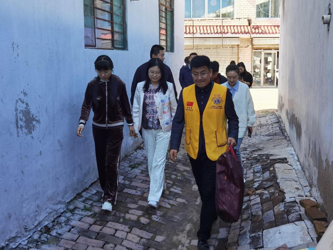 榆阳区崇文路街道聚财社区开展“久久重阳节 浓浓敬老情”暖心慰问活动 榆阳区崇文路街道聚财社区开展“久久重阳节 浓浓敬老情”暖心慰问活动