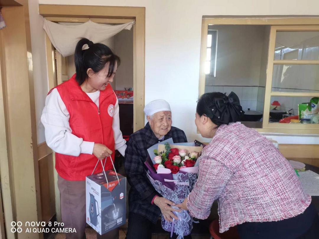 驼峰路街道长虹路社区开展“九九重阳 久久相伴”重阳节系列主题活动