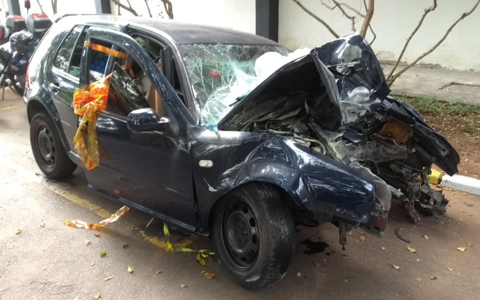 Golf destruído após atropelamento na Zona Oeste de São Paulo — Foto: Divulgação/Arquivo Pessoal