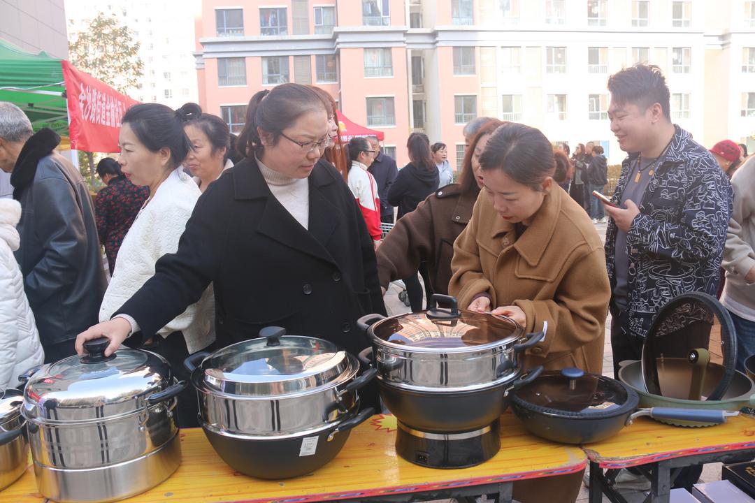 榆阳区金沙路街道金榆社区开展“便民生活市集”主题活动