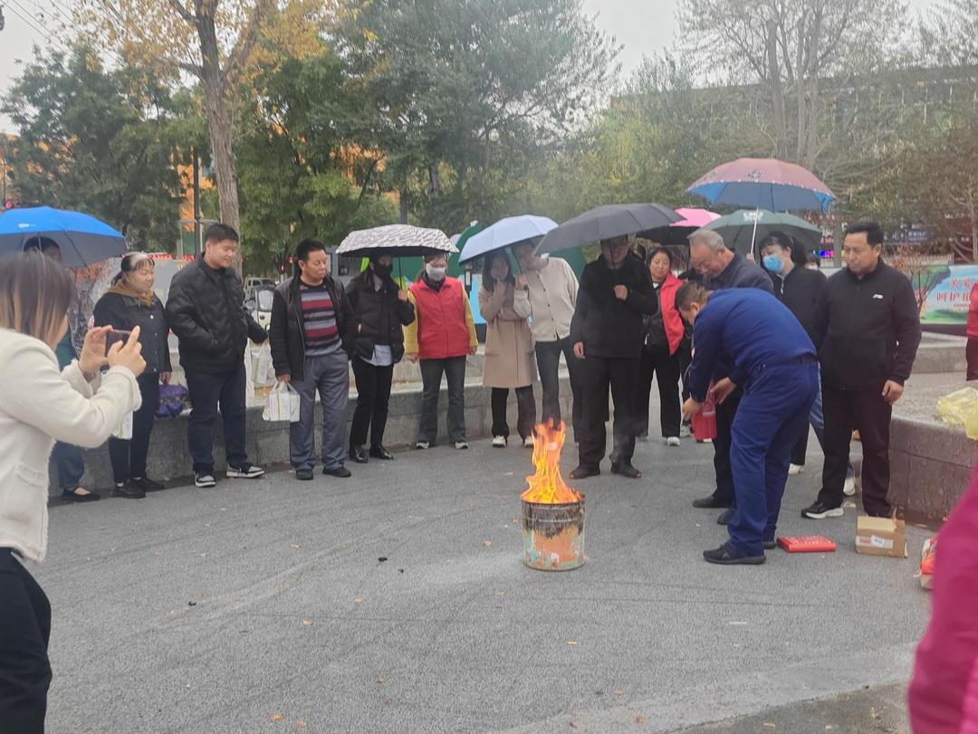 榆阳区驼峰路街道长虹路社区举办消防安全知识讲座及实战演练活动