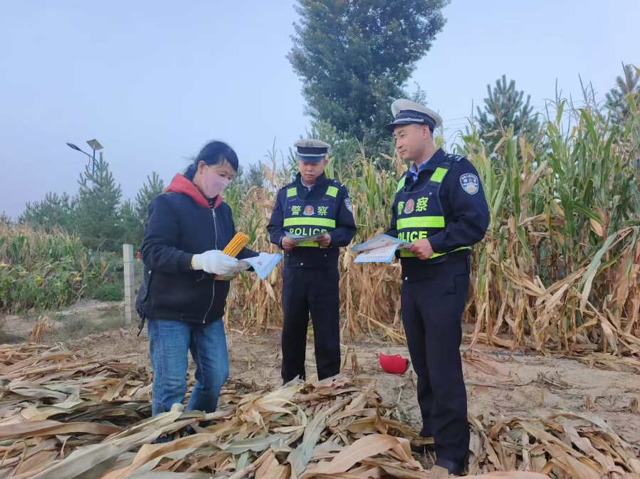 秋收季，靖边公安民警有点忙！