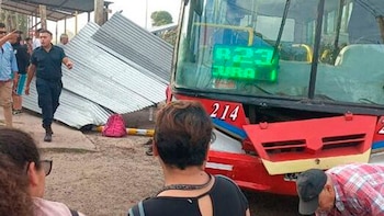 Una mujer de 45 años murió tras ser embestida por un colectivo en Moreno