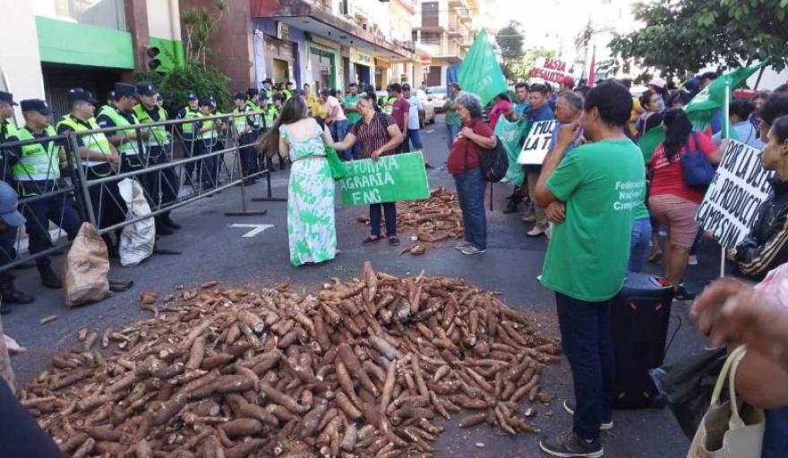 Productores de la FNC, Se manifiestan y Reclaman abandono del Gobierno. -  Conexion Paraguay