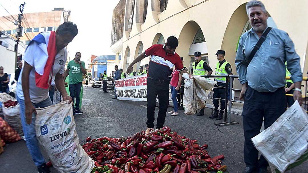 Productores seguirán en movilización ante indiferencia oficial - Última  Hora | Noticias de Paraguay y el mundo, las 24 horas. Noticias nacionales e  internacionales, deportes, política. Noticias de último momento.