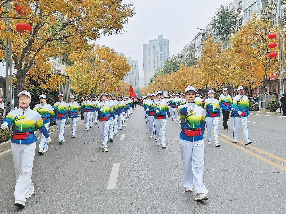 2024年全国老年人健步走大联动陕西（子洲）分会场活动在子洲体育场举行