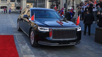 El Hongqi N701 es un símbolo de exclusividad y seguridad, utilizado por Xi Jinping en su gira internacional. Foto: Presidencia