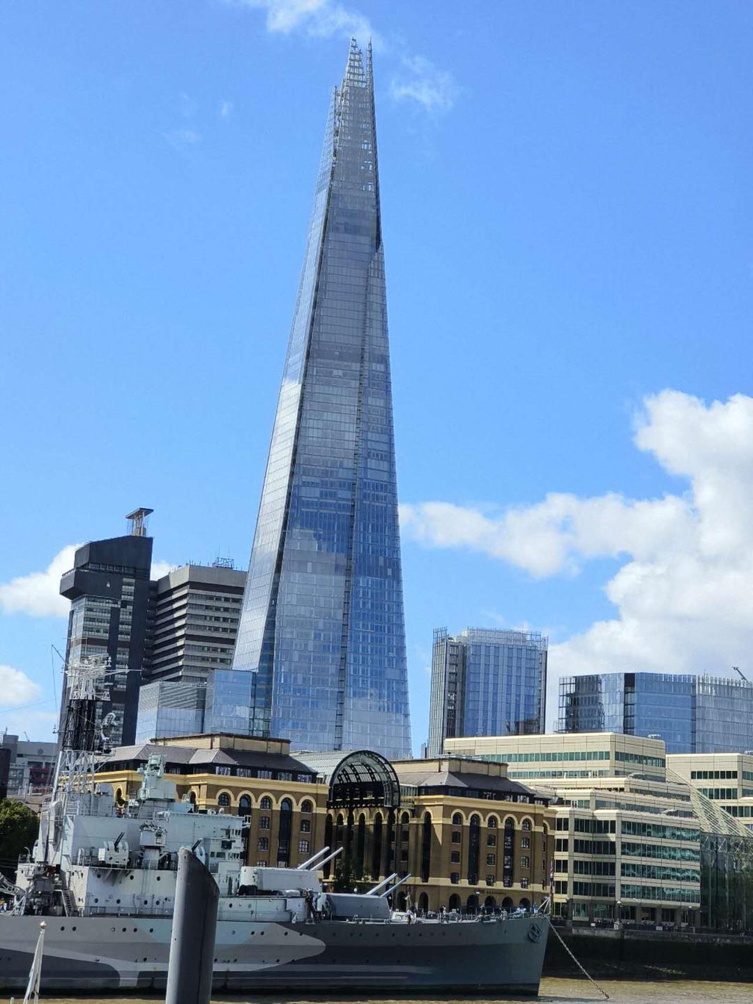 英国首都泰晤士河上著名的塔桥及两岸建筑_全球_新闻_华人头条