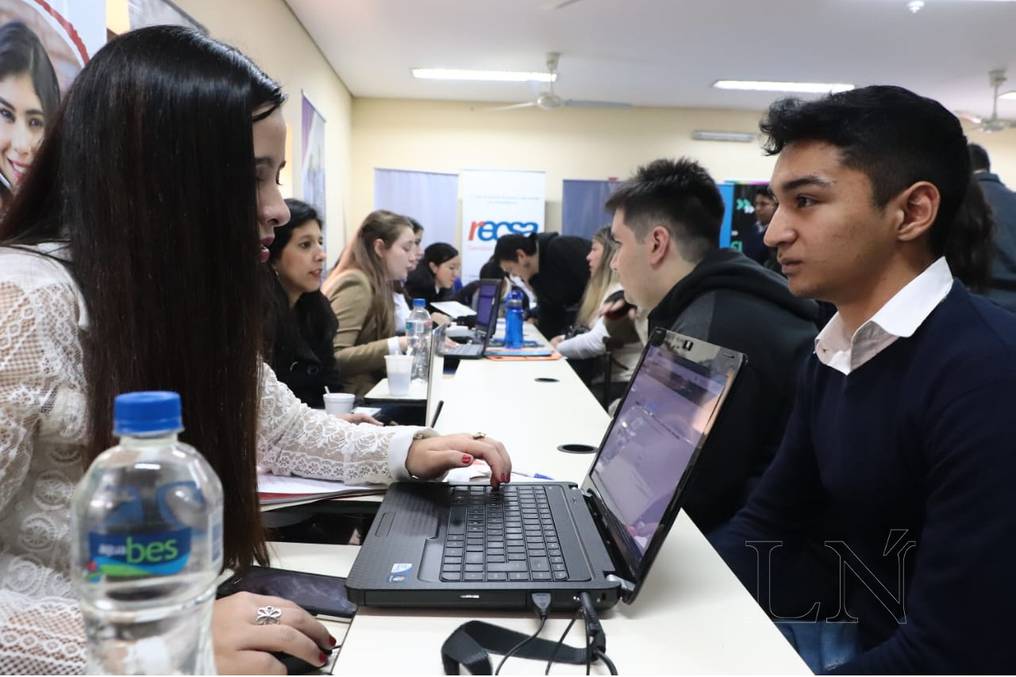 La Nación / “El principal desafío de los jóvenes sigue siendo conseguir  empleo”, afirma López Arce