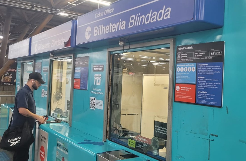 Placa na bilheteria do Metrô já informa o valor reajustado para R$ 5,20 — Foto: Hermínio Bernardo/TV Globo