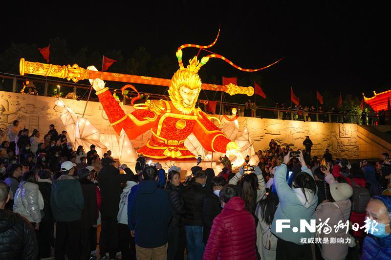 “两马同春闹元宵”灯会亮灯