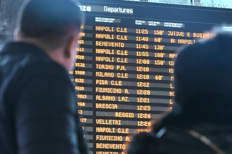 Guasto nodo Milano, ritardi treni fino a 140 minuti a Roma - RIPRODUZIONE RISERVATA