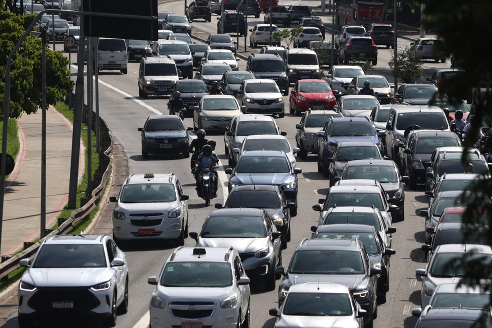 Trânsito intenso na Radial Leste, em São Paulo — Foto: FÁBIO VIEIRA/FOTORUA/ESTADÃO CONTEÚDO