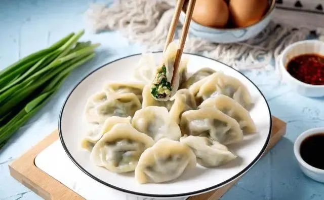 买春韭时,要分清“宽叶”和“细叶”区别挺大,买错嚼不烂还烧心_埃及_新闻_华人头条