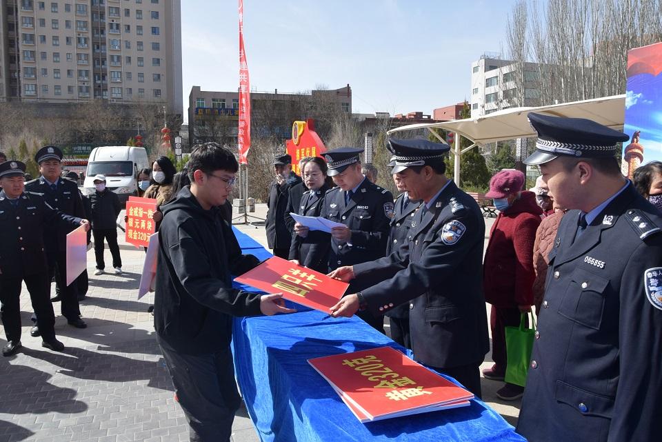 靖边公安举行“冬季行动”涉案财物返还仪式