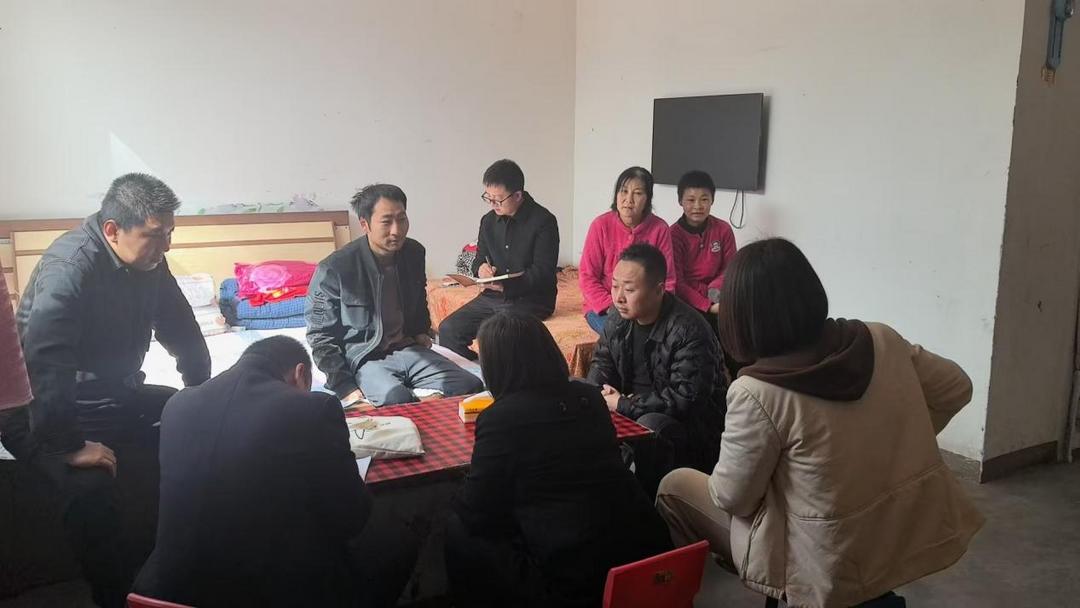 榆阳区崇文路街道葡萄园社区开展69人低保入户审核工作