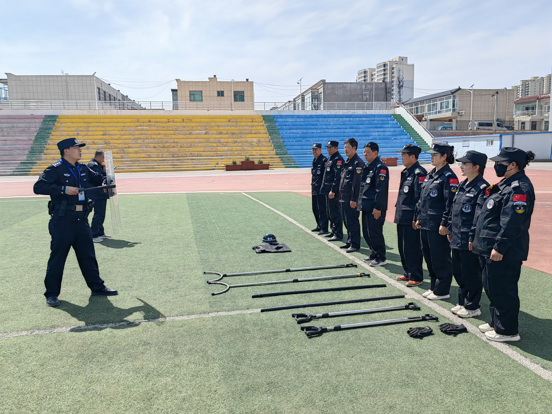 校园安全“守护者”集体充电！靖边民警进校园安保培训不走过场