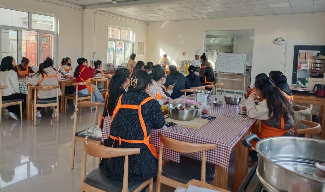 ​​“围裙妈妈”变“创业主理人”！葡萄园社区面点课点燃女性梦
