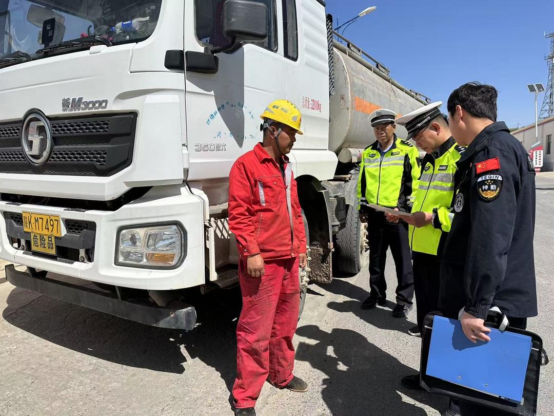 ​科技+步巡！<a href=https://www.shidiannet.com/zt/shaanxi/ target=_blank class=infotextkey>陕西</a><a href=https://www.shidiannet.com/zt/jingbian/ target=_blank class=infotextkey>靖边</a>交警24小时智能监控护航五一出行路