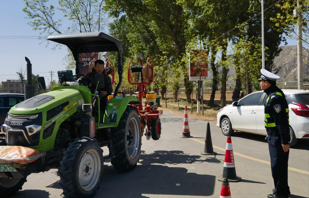 ​科技+步巡！<a href=https://www.shidiannet.com/zt/shaanxi/ target=_blank class=infotextkey>陕西</a><a href=https://www.shidiannet.com/zt/jingbian/ target=_blank class=infotextkey>靖边</a>交警24小时智能监控护航五一出行路