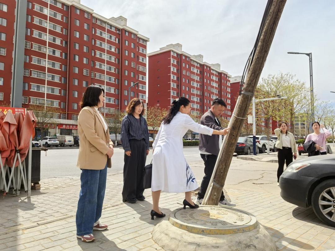 榆阳区葡萄园社区“两代表一委员”进社区 听民意解民忧