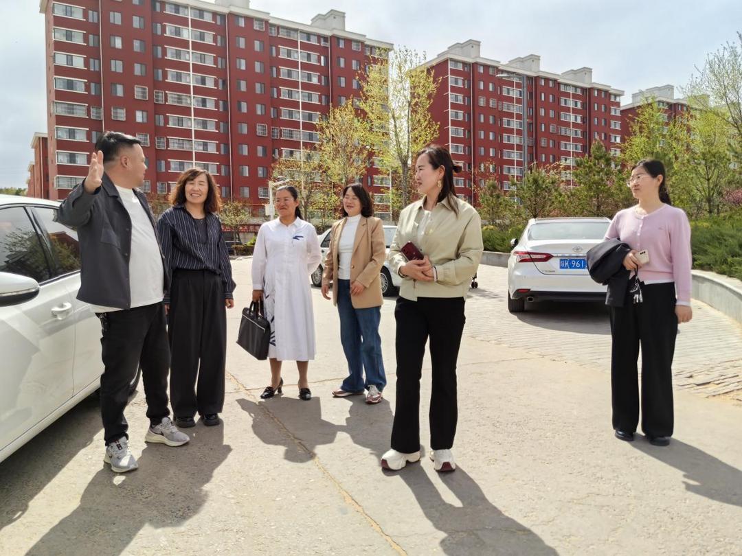 榆阳区葡萄园社区“两代表一委员”进社区 听民意解民忧