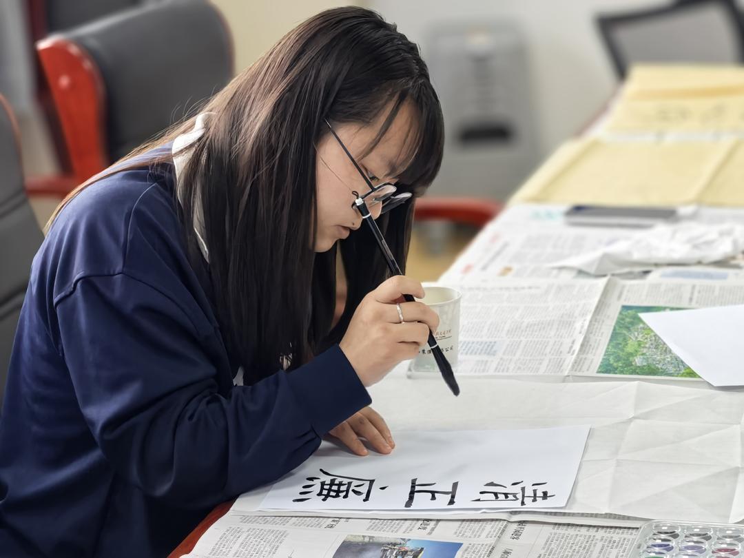 翰墨丹青扬清风 廉洁文化润心田——新疆兵团建工市政交通集团尚品装潢装饰公司开展廉洁教育活动