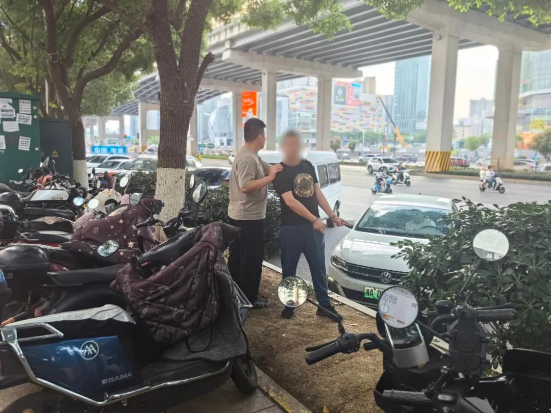 冒充客服诈骗→购买黄金洗钱→民警截断“黑金”链条! 冒充客服诈骗→购买黄金洗钱→民警截断“黑金”链条!