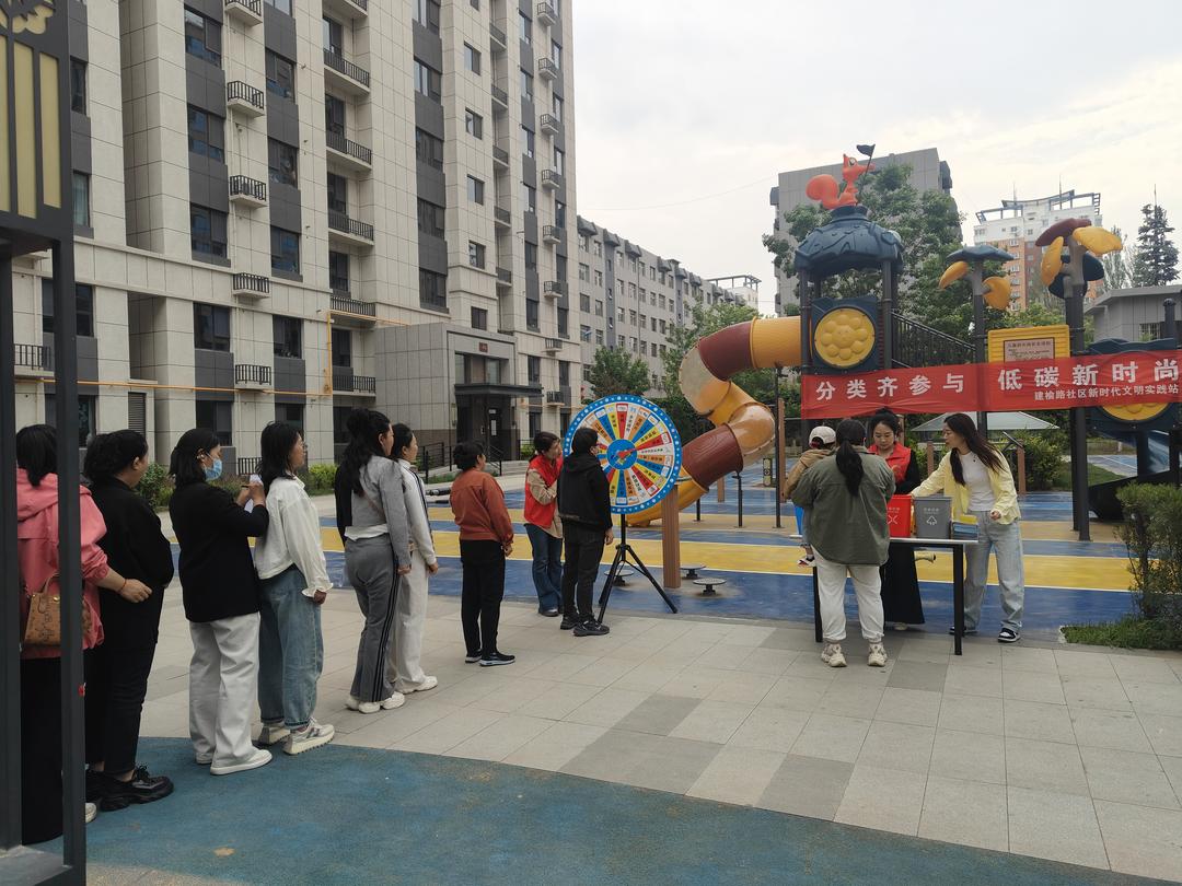 航宇路街道建榆路社区开展 “分类齐参与 低碳新时尚”垃圾分类宣传活动