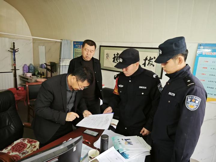 红领巾遇上铁轨道 铁路安全教育进校园