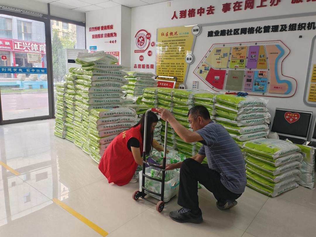 榆阳区建业路社区碘盐发放活动温暖居民心