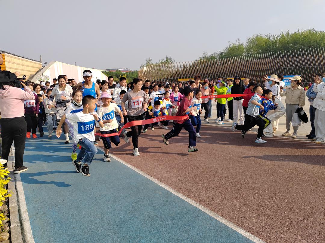 跑出邻里温度，共享欢乐时光：建业路社区第四届欢乐跑温情开跑